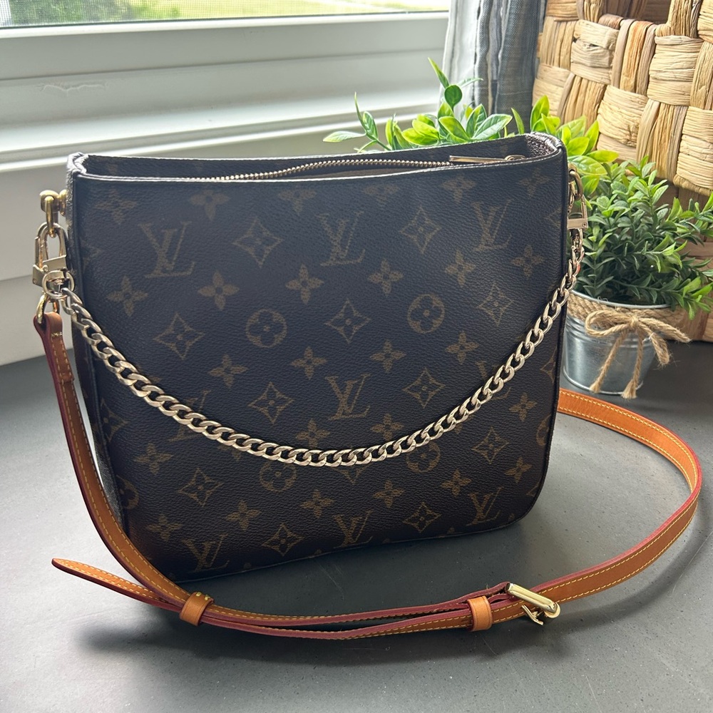 Louis Vuitton Looping MM Crossbody Shoulder Bag